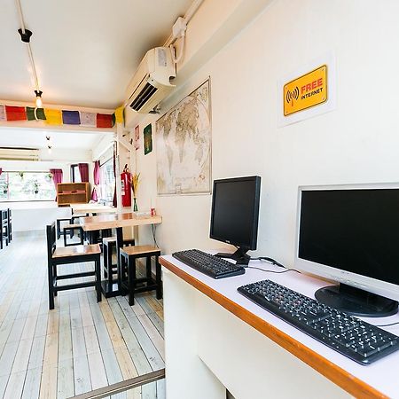 Alphabed Hostel Bangkok Exterior photo