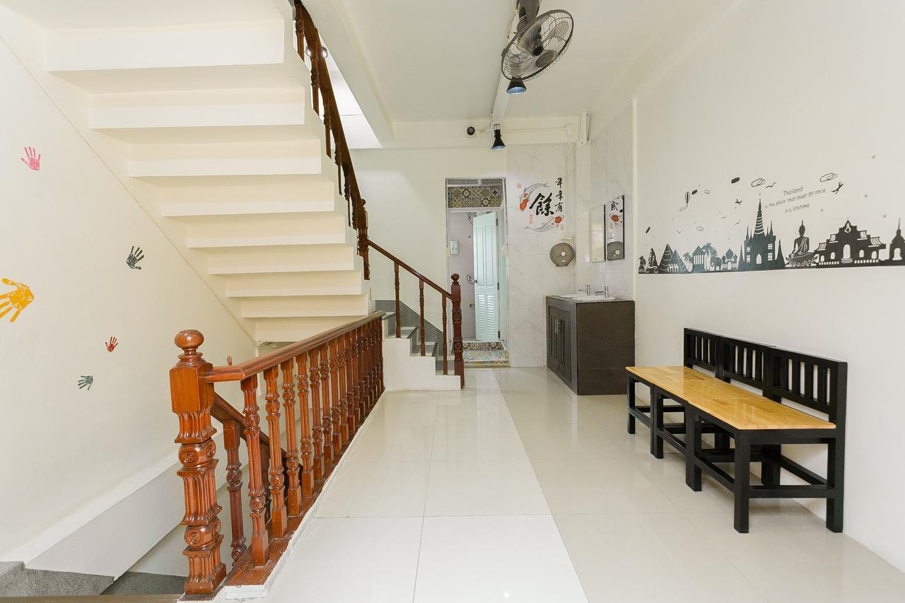 Alphabed Hostel Bangkok Exterior photo